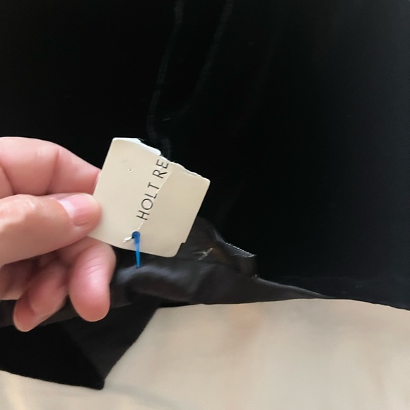 Ladies black Holt Renfrew scarf nwt - Picture 4 of 15